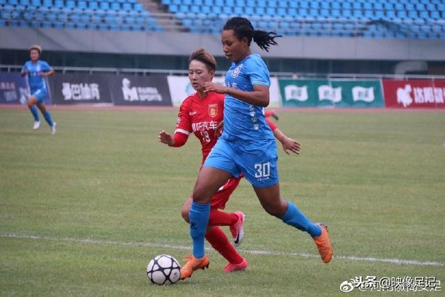 桑德兰与里昂边锋福法纳达成五年合同